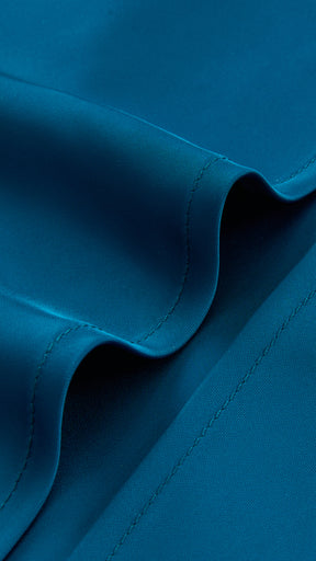 Abito Midi in Satin con Spalline e Scollatura a Collo d'Anatra - Eleganza Senza Tempo per Serate