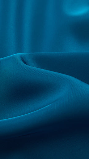 Abito Midi in Satin con Spalline e Scollatura a Collo d'Anatra - Eleganza Senza Tempo per Serate