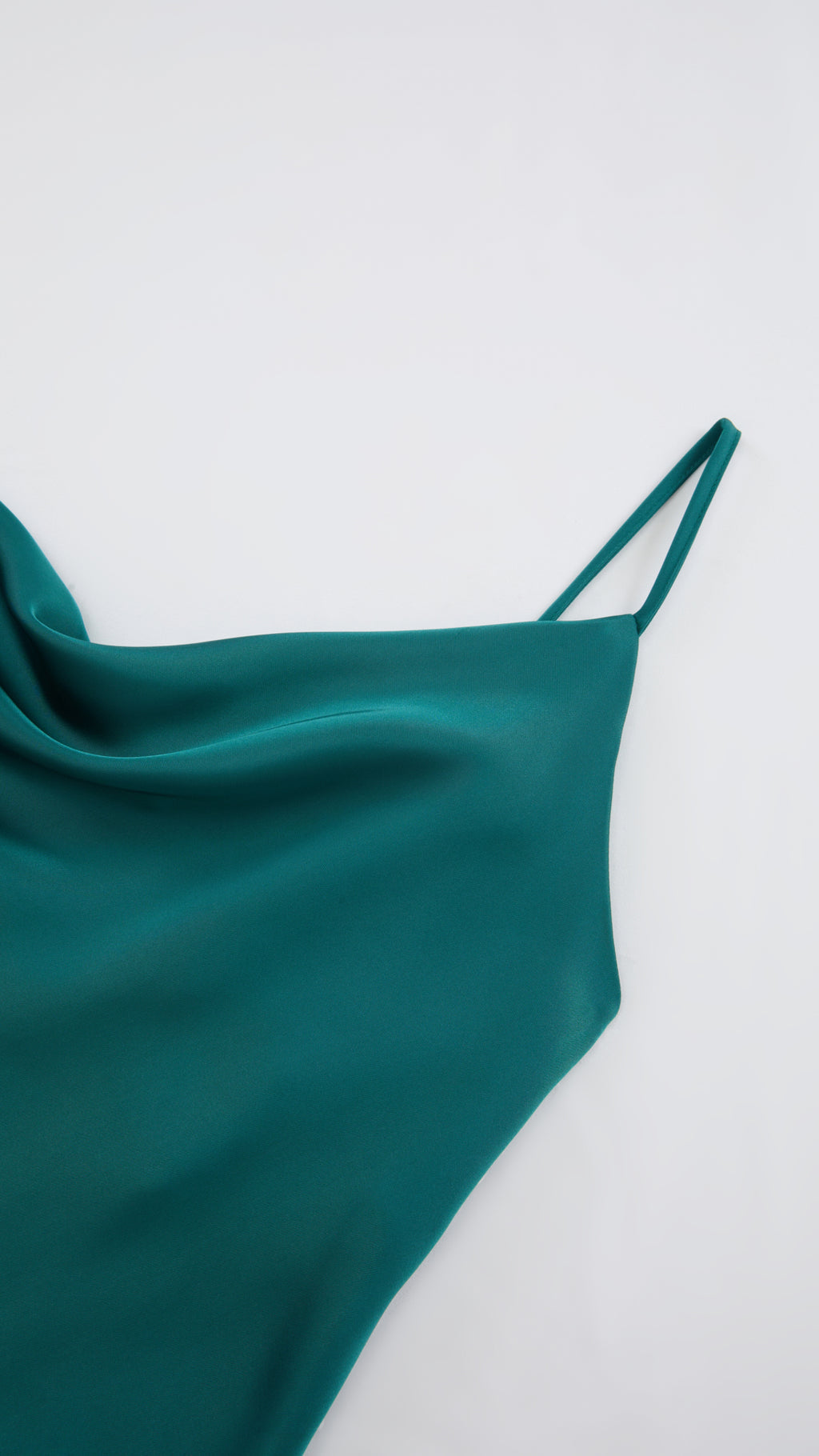 Abito Midi in Satin con Spalline e Scollatura a Collo d'Anatra - Eleganza Senza Tempo per Serate（副本）