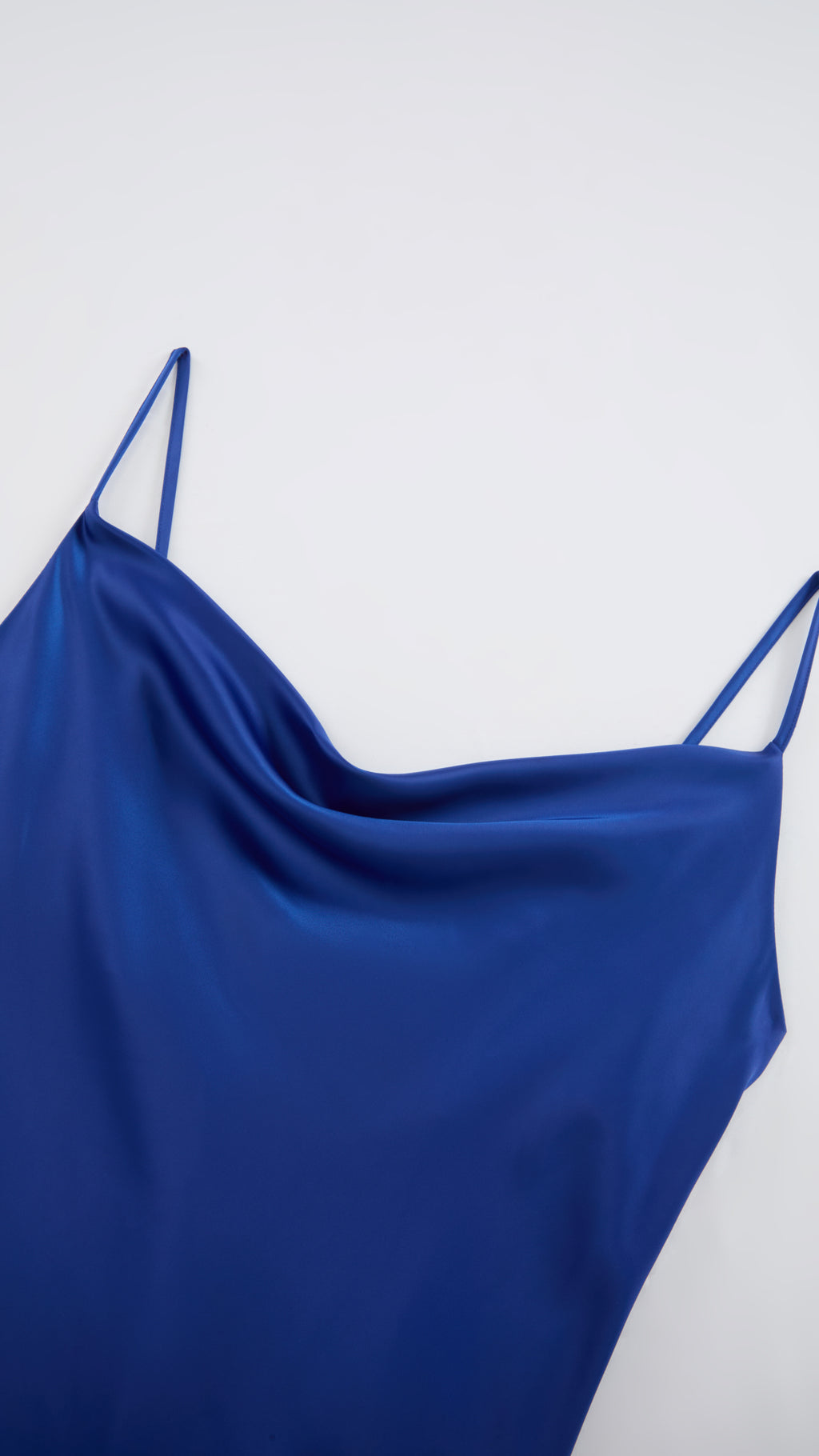 Abito Midi in Satin con Spalline e Scollatura a Collo d'Anatra - Eleganza Senza Tempo per Serate（副本）