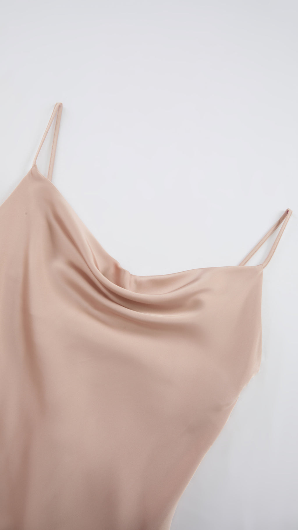 Abito Midi in Satin con Spalline e Scollatura a Collo d'Anatra - Eleganza Senza Tempo per Serate（副本）