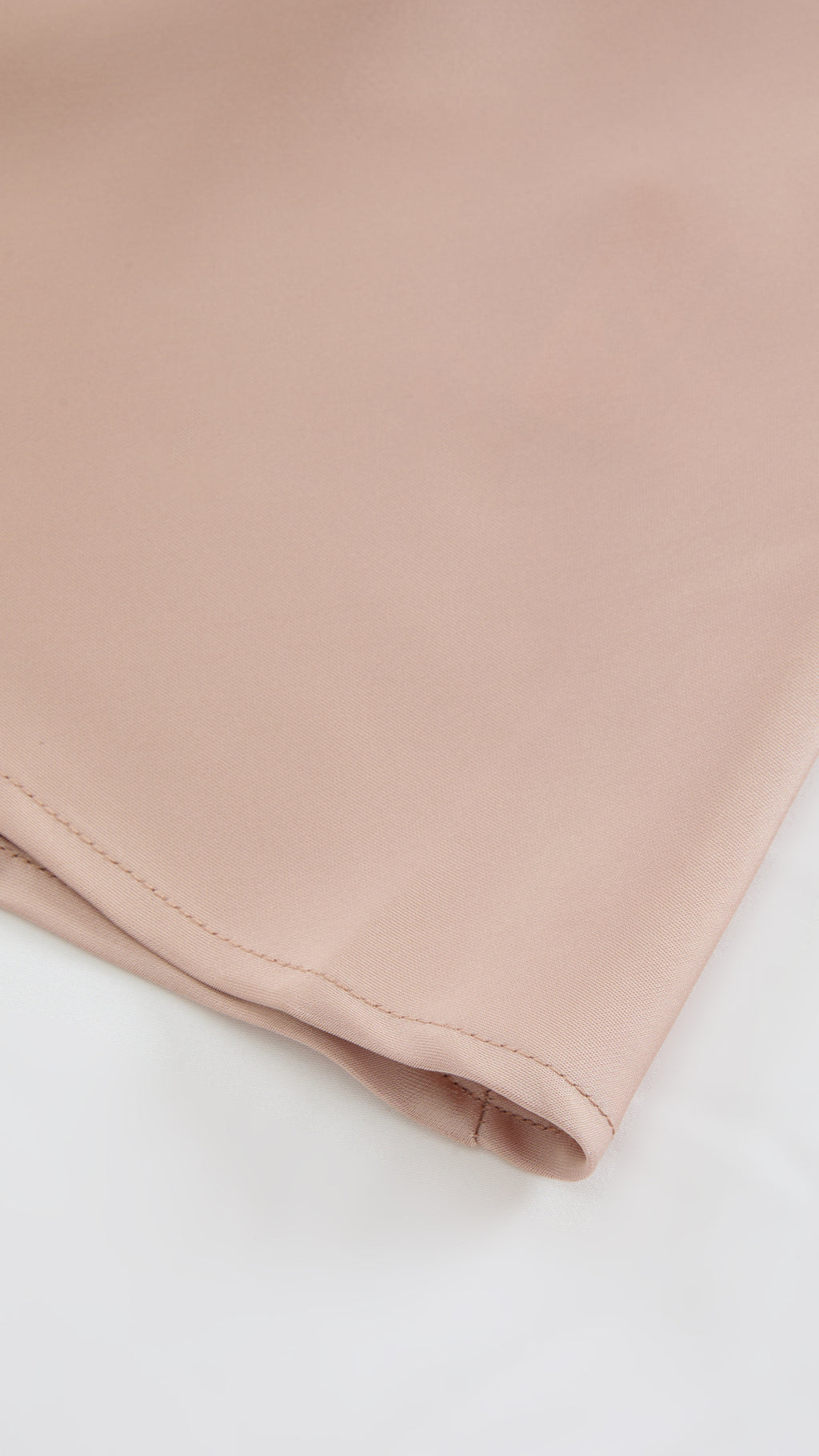 Abito Midi in Satin con Spalline e Scollatura a Collo d'Anatra - Eleganza Senza Tempo per Serate（副本）