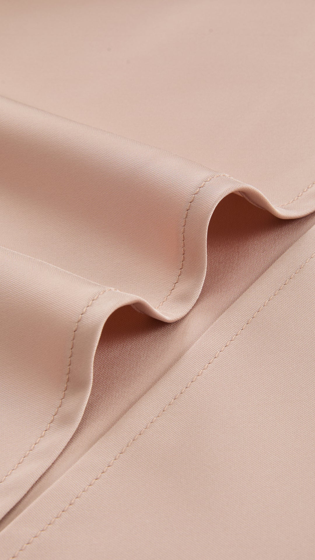 Abito Midi in Satin con Spalline e Scollatura a Collo d'Anatra - Eleganza Senza Tempo per Serate（副本）