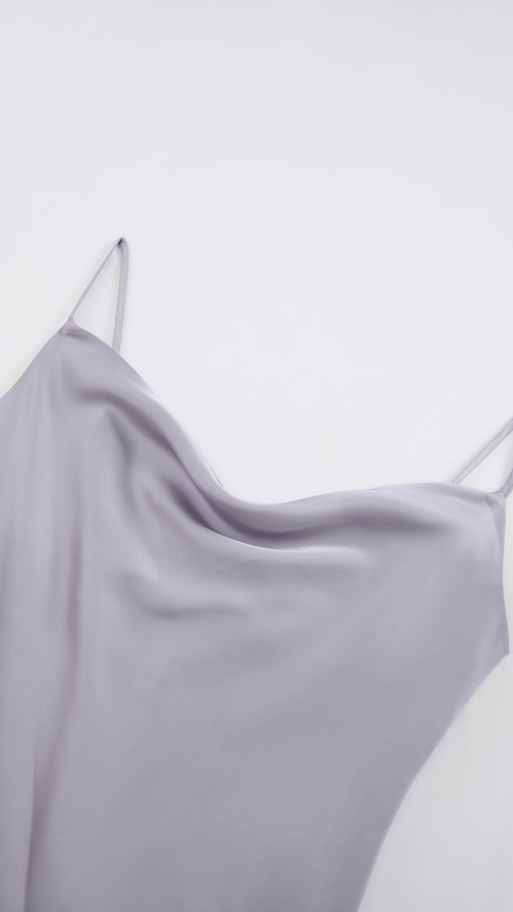 Abito Midi in Satin con Spalline e Scollatura a Collo d'Anatra - Eleganza Senza Tempo per Serate（副本）