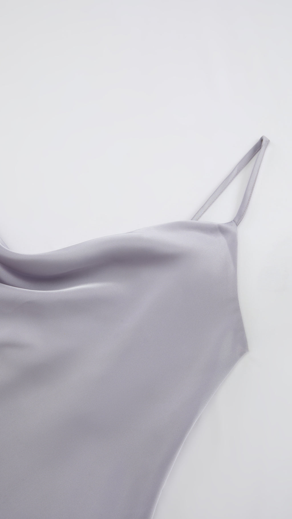 Abito Midi in Satin con Spalline e Scollatura a Collo d'Anatra - Eleganza Senza Tempo per Serate（副本）