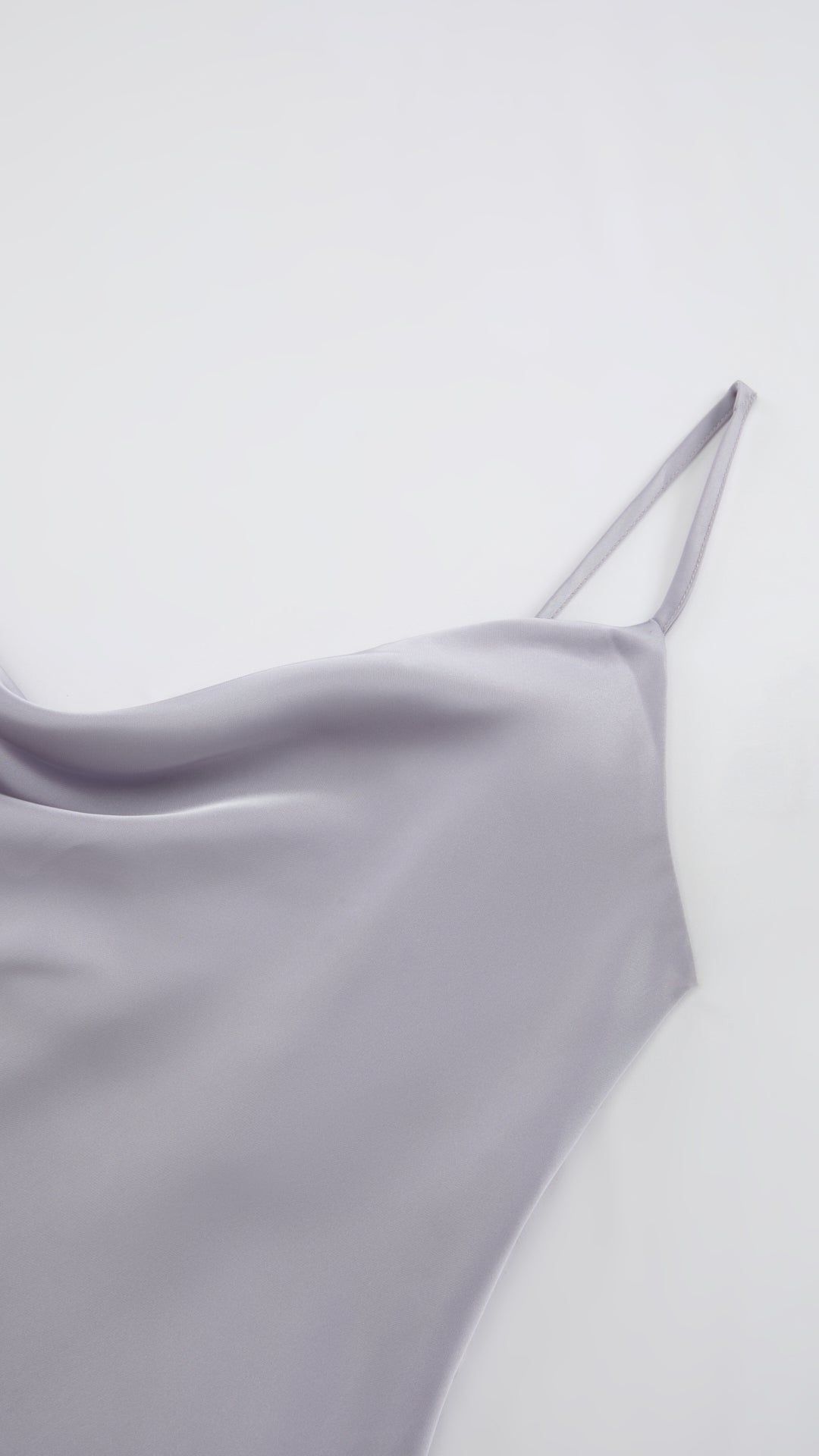 Abito Midi in Satin con Spalline e Scollatura a Collo d'Anatra - Eleganza Senza Tempo per Serate（副本）