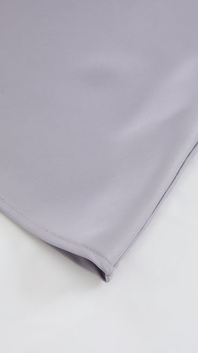 Abito Midi in Satin con Spalline e Scollatura a Collo d'Anatra - Eleganza Senza Tempo per Serate