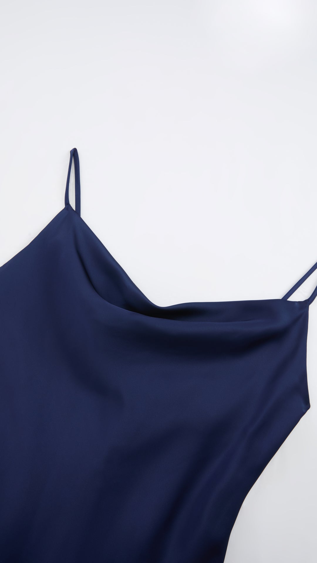 Abito Midi in Satin con Spalline e Scollatura a Collo d'Anatra - Eleganza Senza Tempo per Serate（副本）