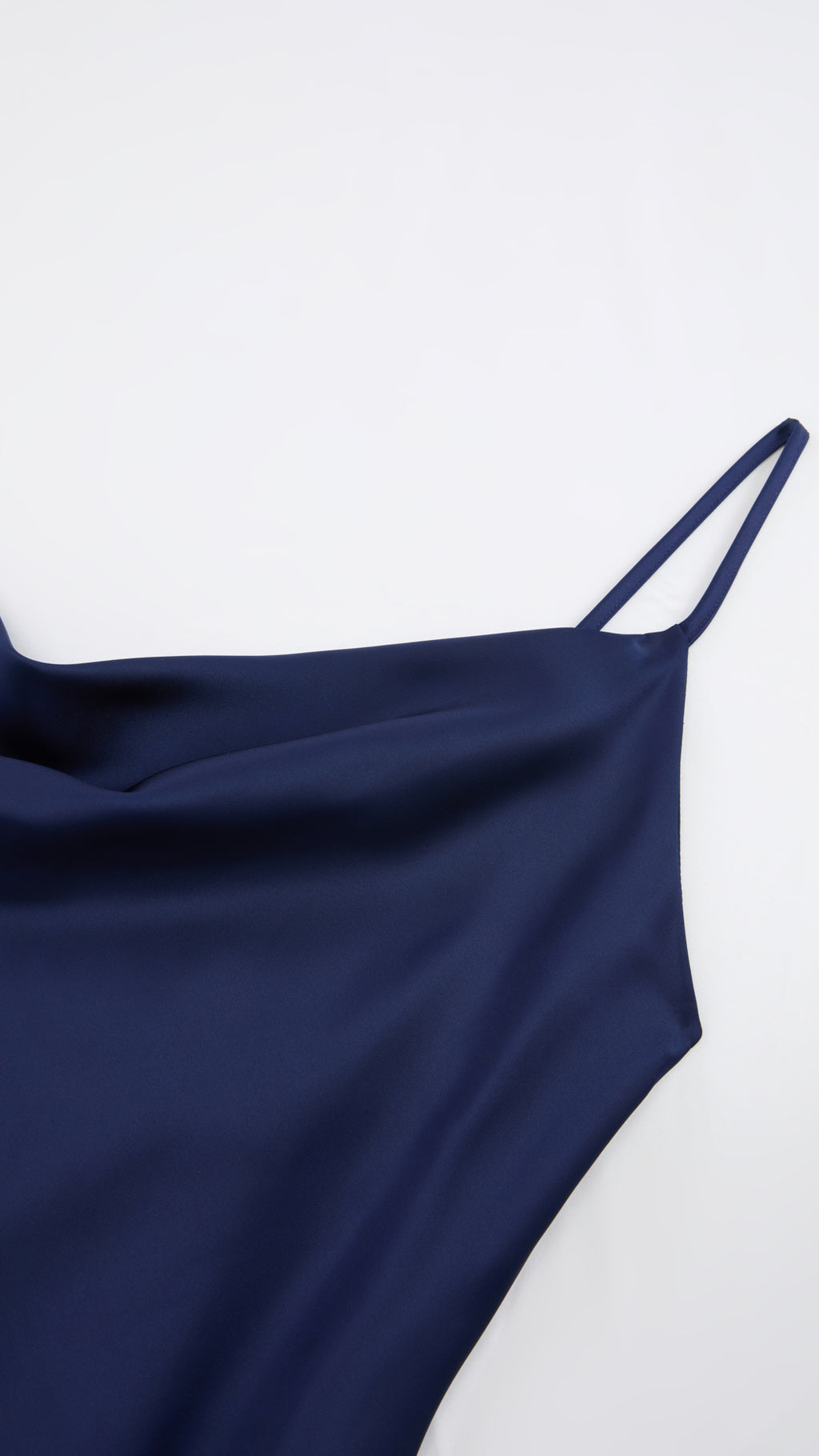 Abito Midi in Satin con Spalline e Scollatura a Collo d'Anatra - Eleganza Senza Tempo per Serate（副本）
