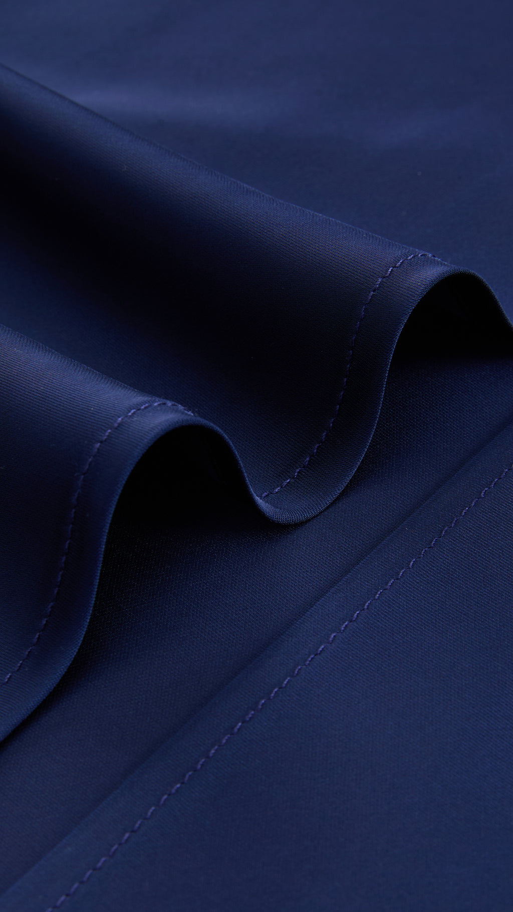 Abito Midi in Satin con Spalline e Scollatura a Collo d'Anatra - Eleganza Senza Tempo per Serate（副本）