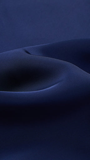 Abito Midi in Satin con Spalline e Scollatura a Collo d'Anatra - Eleganza Senza Tempo per Serate