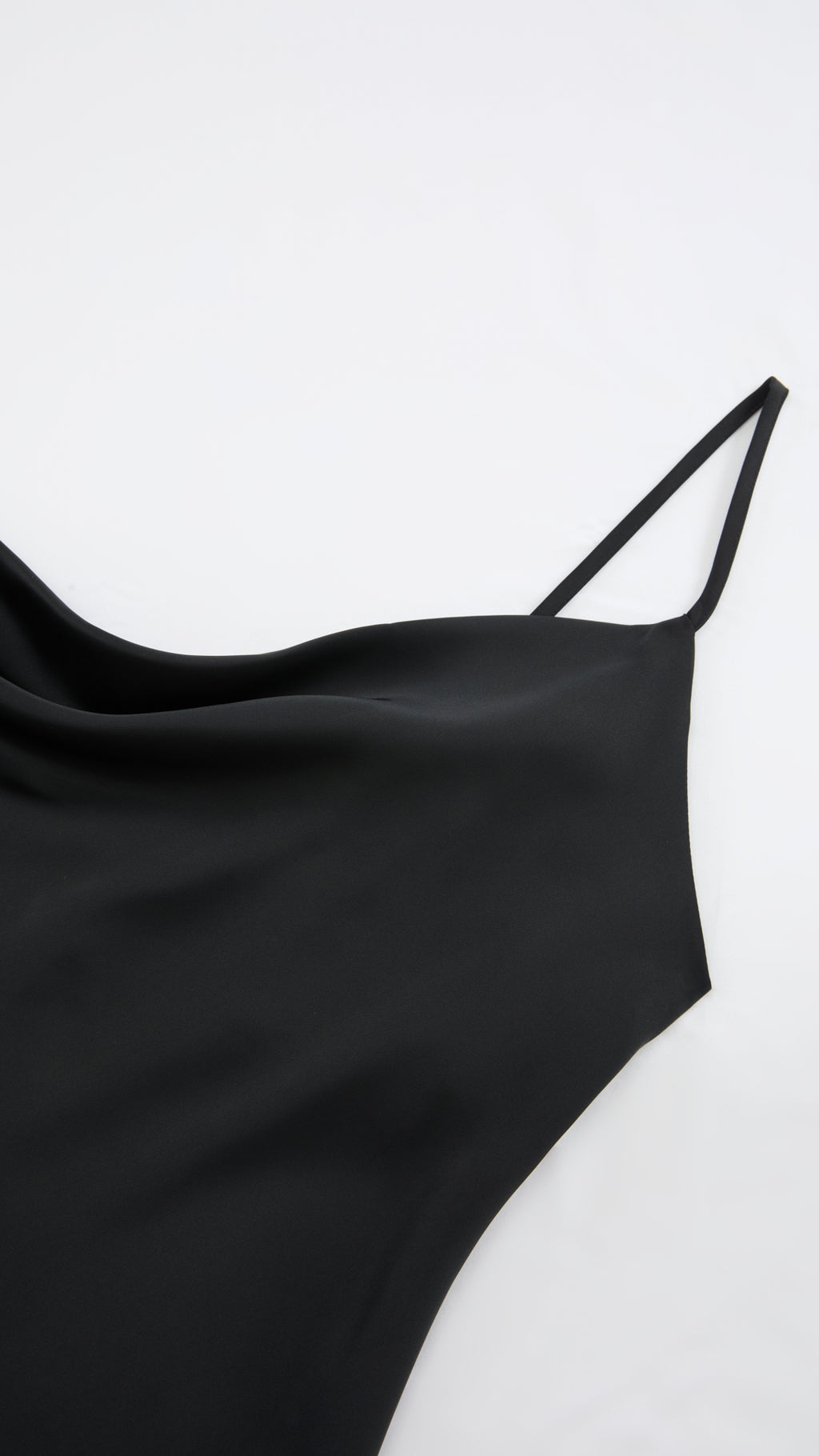 Abito Midi in Satin con Spalline e Scollatura a Collo d'Anatra - Eleganza Senza Tempo per Serate（副本）