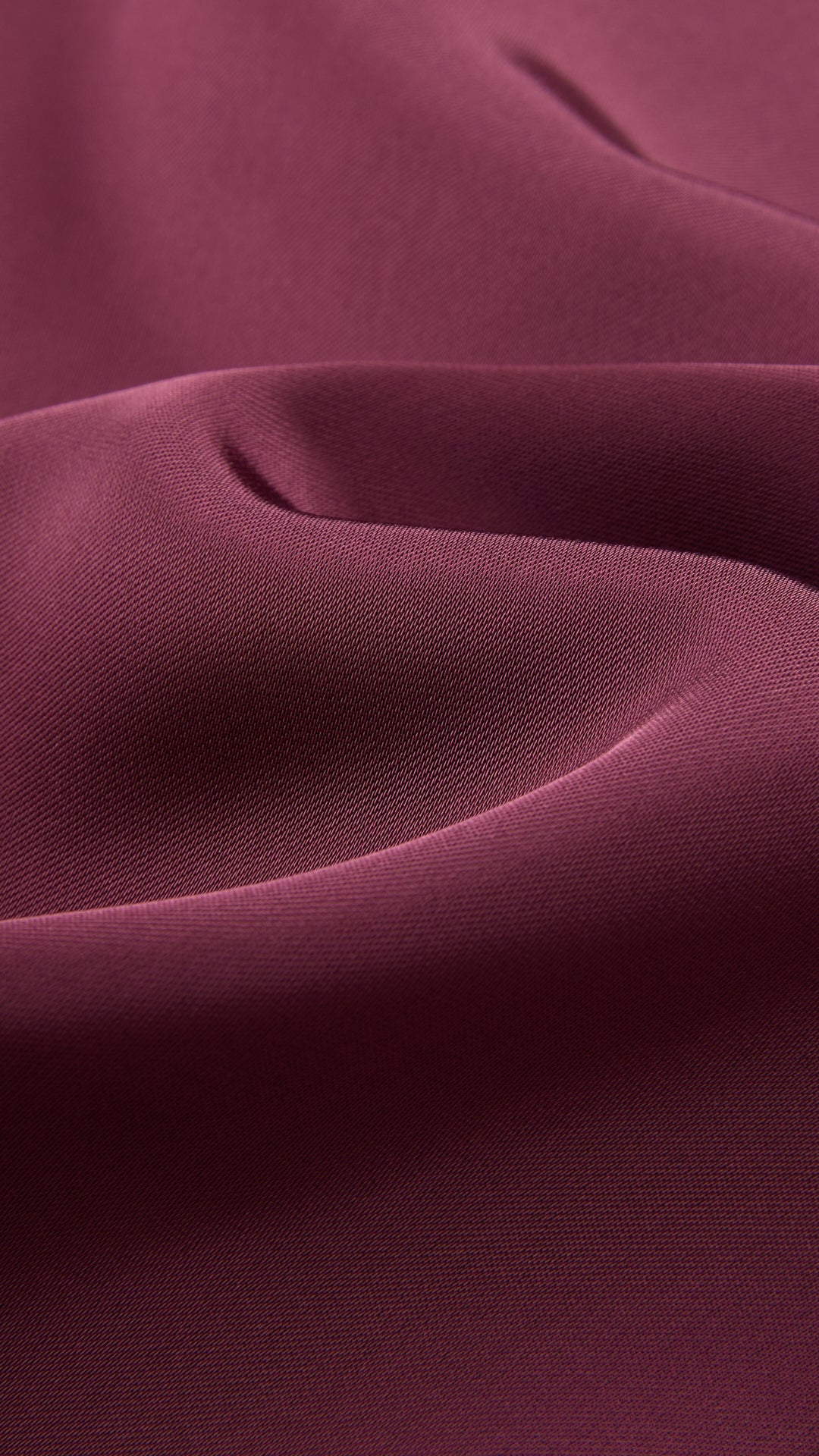 Abito Midi in Satin con Scollatura a Collo d'Anatra e Spalline - Eleganza Asimmetrica per Serate