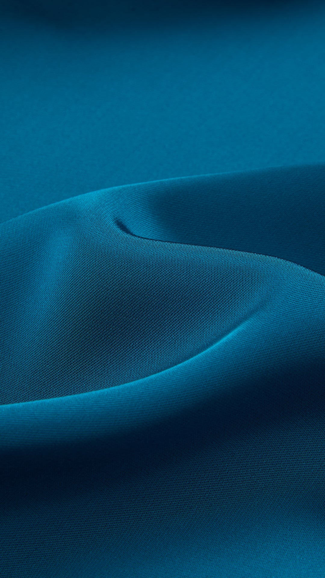 Abito Midi in Satin con Scollatura a Collo d'Anatra e Spalline - Eleganza Asimmetrica per Serate