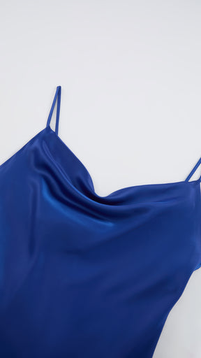 Abito Midi in Satin con Scollatura a Collo d'Anatra e Spalline - Eleganza Asimmetrica per Serate