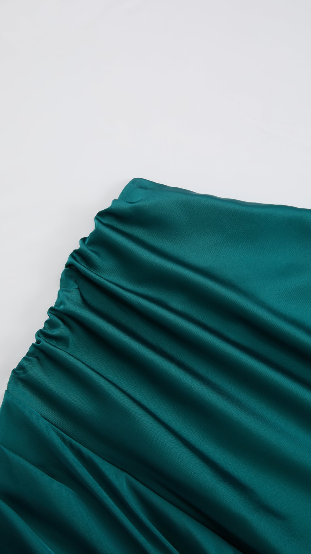 Abito Lungo Monospalla in Satin con Spacco - Eleganza Senza Tempo per Matrimoni e Serate（副本）