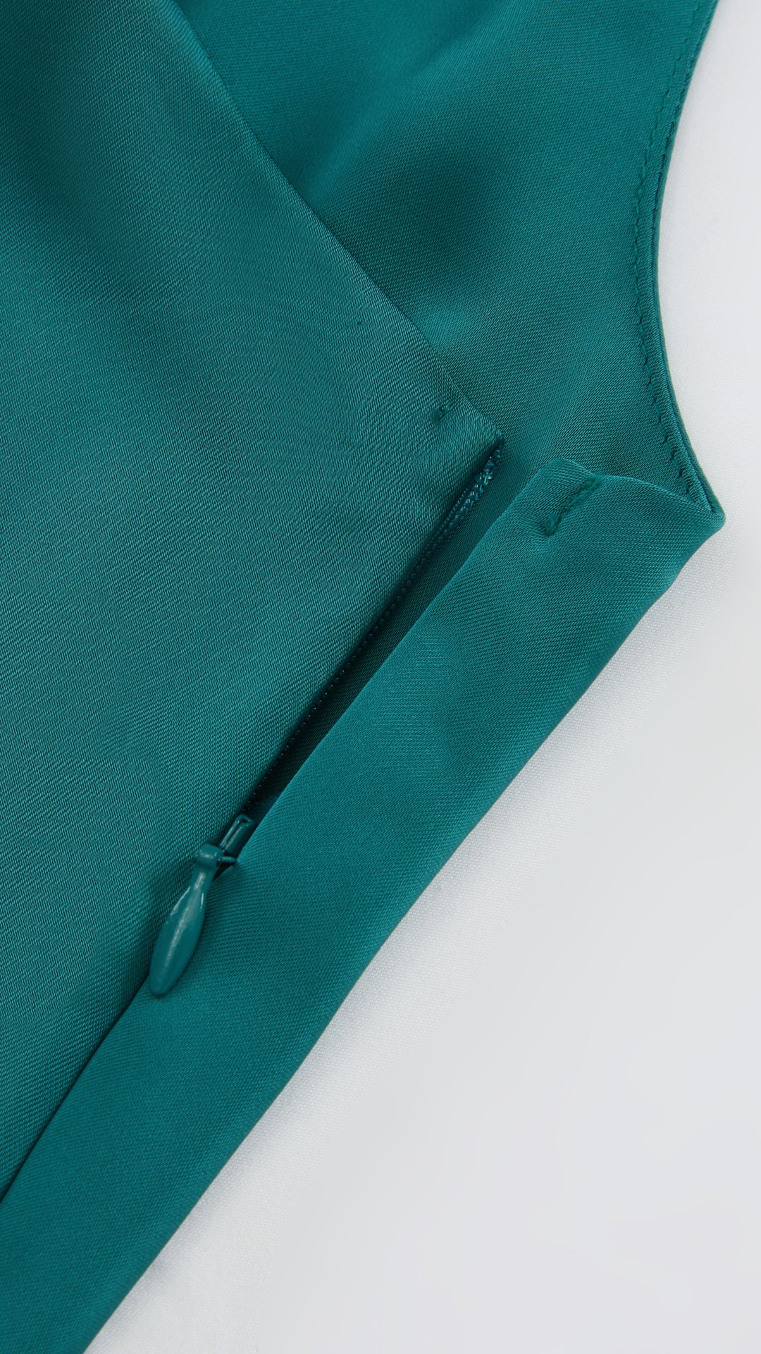 Abito Lungo Monospalla in Satin con Spacco - Eleganza Senza Tempo per Matrimoni e Serate（副本）
