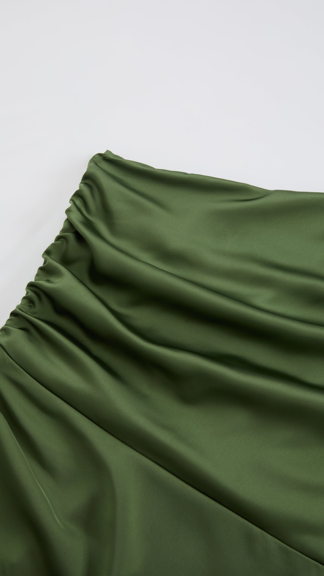 Abito Lungo Monospalla in Satin con Spacco - Eleganza Senza Tempo per Matrimoni e Serate（副本）