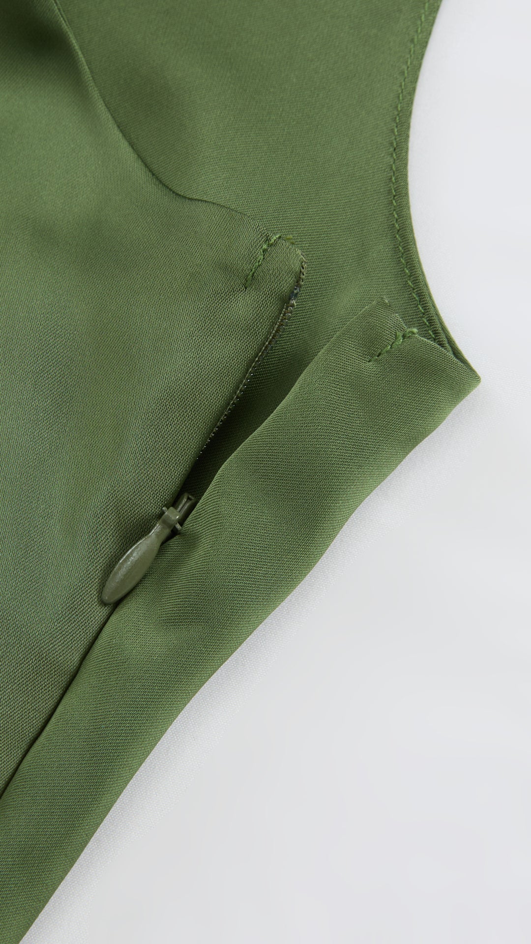 Abito Lungo Monospalla in Satin con Spacco - Eleganza Senza Tempo per Matrimoni e Serate（副本）