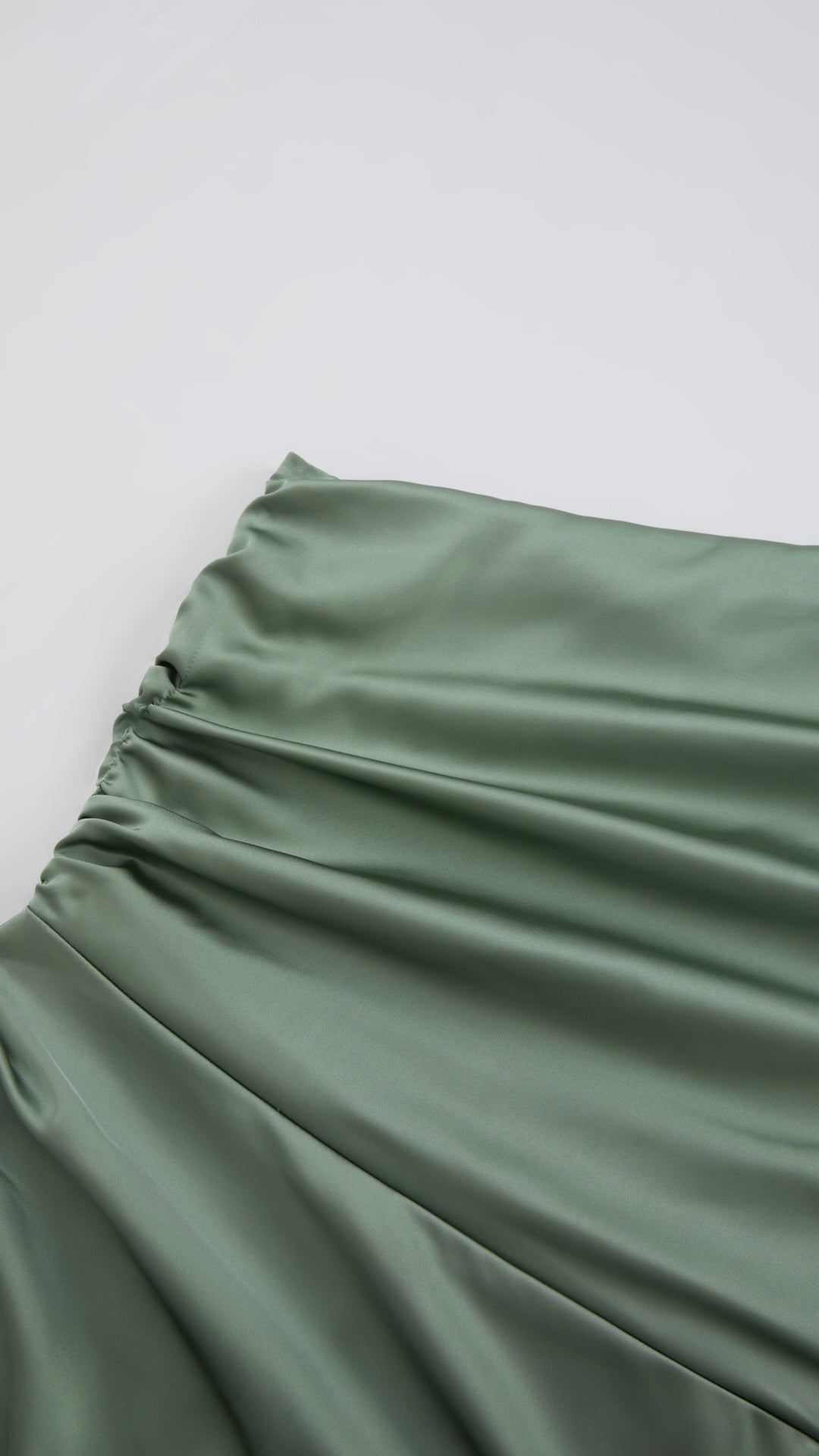 Abito Lungo Monospalla in Satin con Spacco - Eleganza Senza Tempo per Matrimoni e Serate（副本）