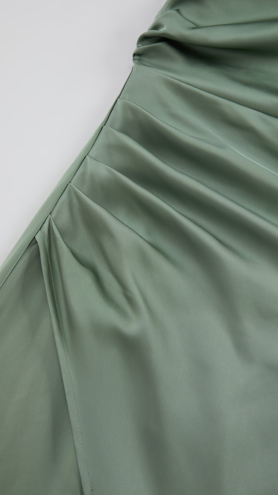 Abito Lungo Monospalla in Satin con Spacco - Eleganza Senza Tempo per Matrimoni e Serate（副本）