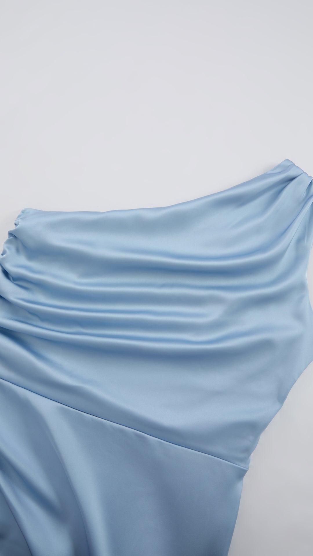 Abito Lungo Monospalla in Satin con Spacco - Eleganza Senza Tempo per Matrimoni e Serate（副本）
