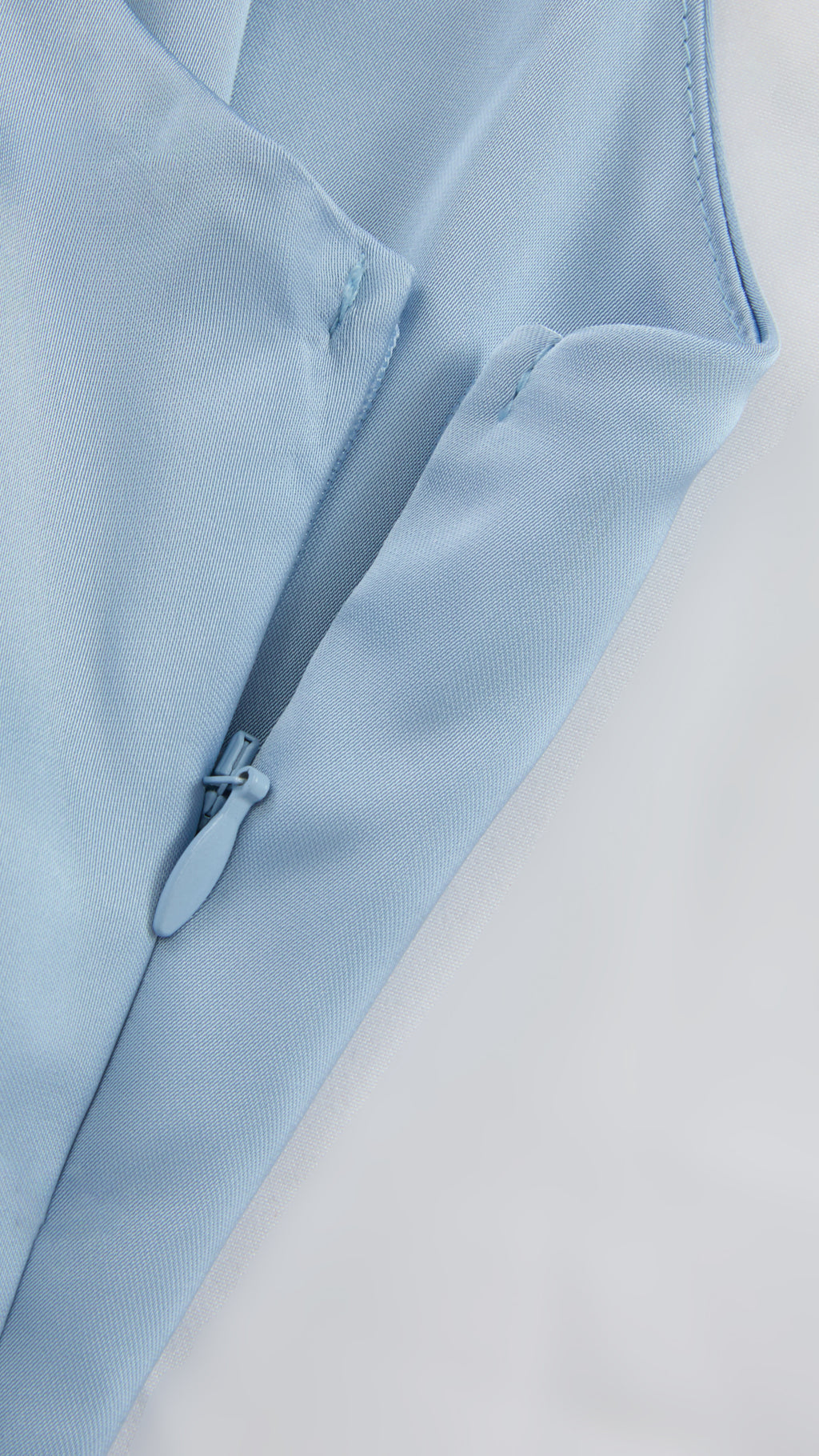 Abito Lungo Monospalla in Satin con Spacco - Eleganza Senza Tempo per Matrimoni e Serate（副本）