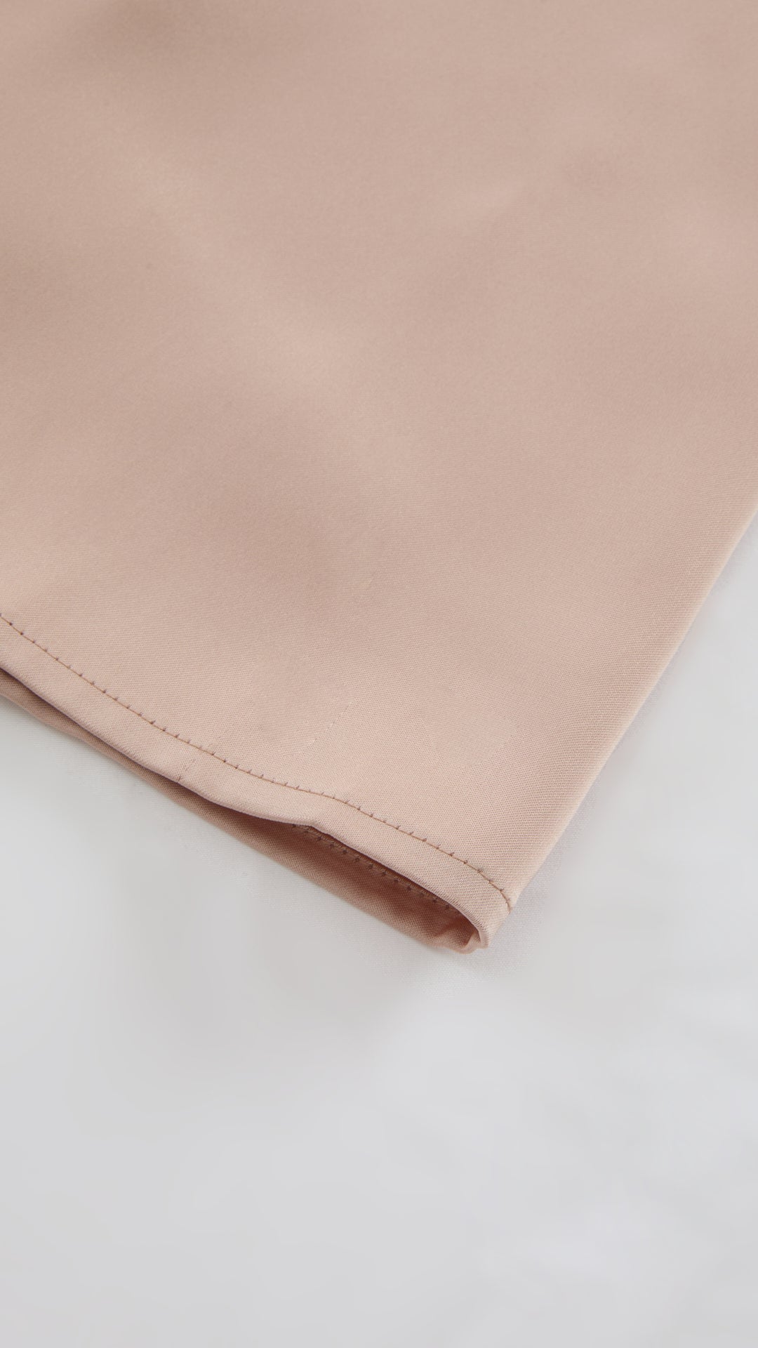 Abito Lungo Monospalla in Satin con Spacco - Eleganza Senza Tempo per Matrimoni e Serate（副本）