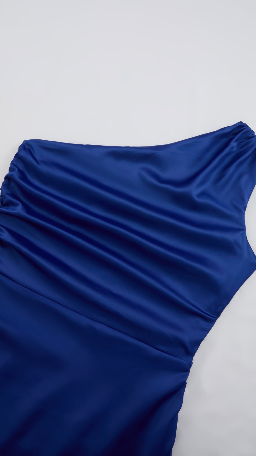 Abito Lungo Monospalla in Satin con Spacco - Eleganza Senza Tempo per Matrimoni e Serate（副本）