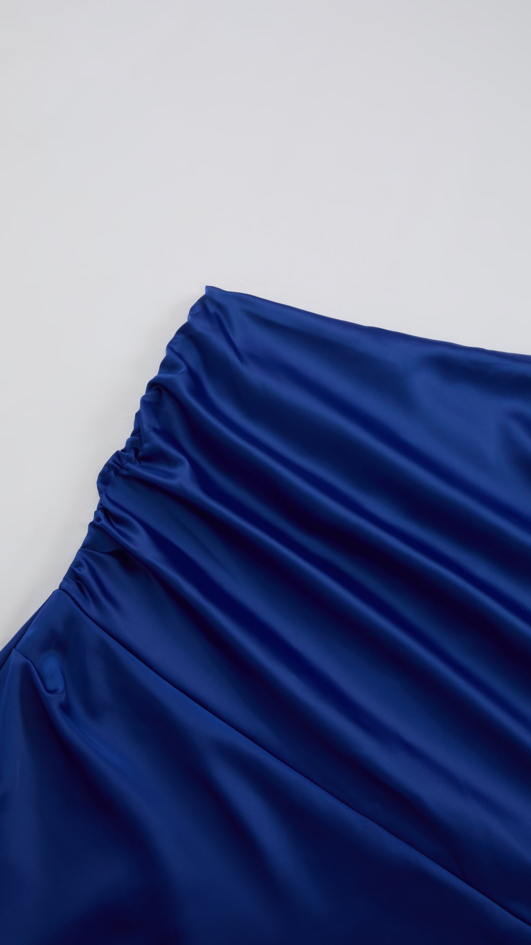 Abito Lungo Monospalla in Satin con Spacco - Eleganza Senza Tempo per Matrimoni e Serate（副本）