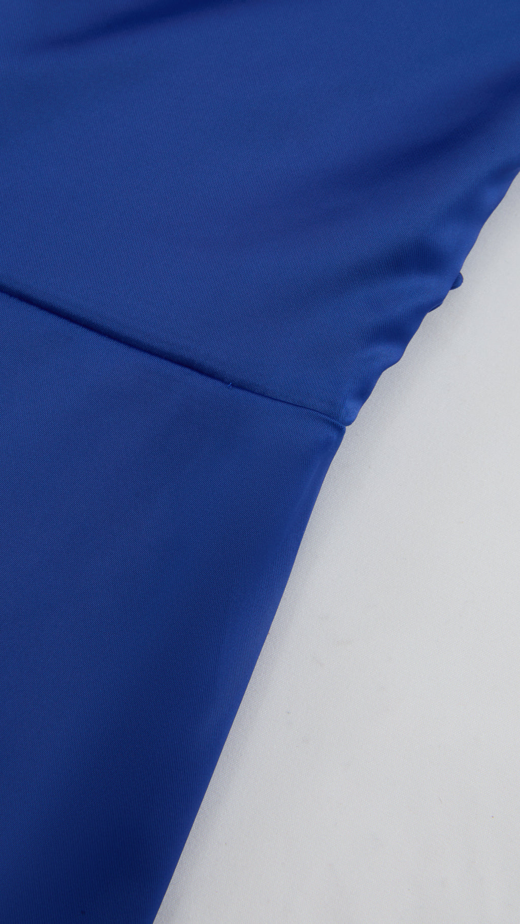 Abito Lungo Monospalla in Satin con Spacco - Eleganza Senza Tempo per Matrimoni e Serate（副本）