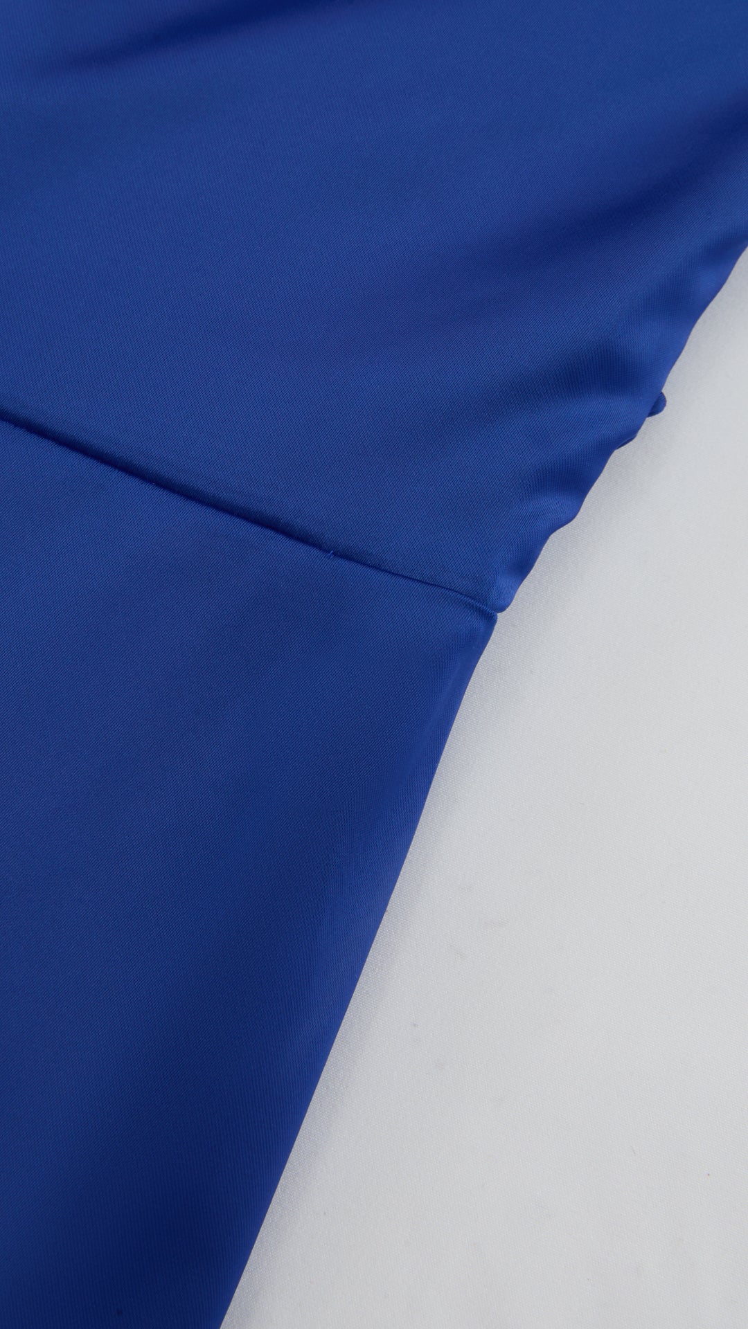 Abito Lungo Monospalla in Satin con Spacco - Eleganza Senza Tempo per Matrimoni e Serate（副本）