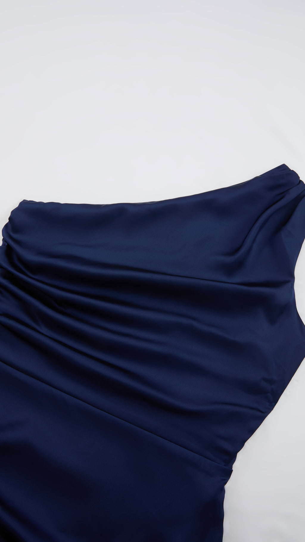 Abito Lungo Monospalla in Satin con Spacco - Eleganza Senza Tempo per Matrimoni e Serate（副本）
