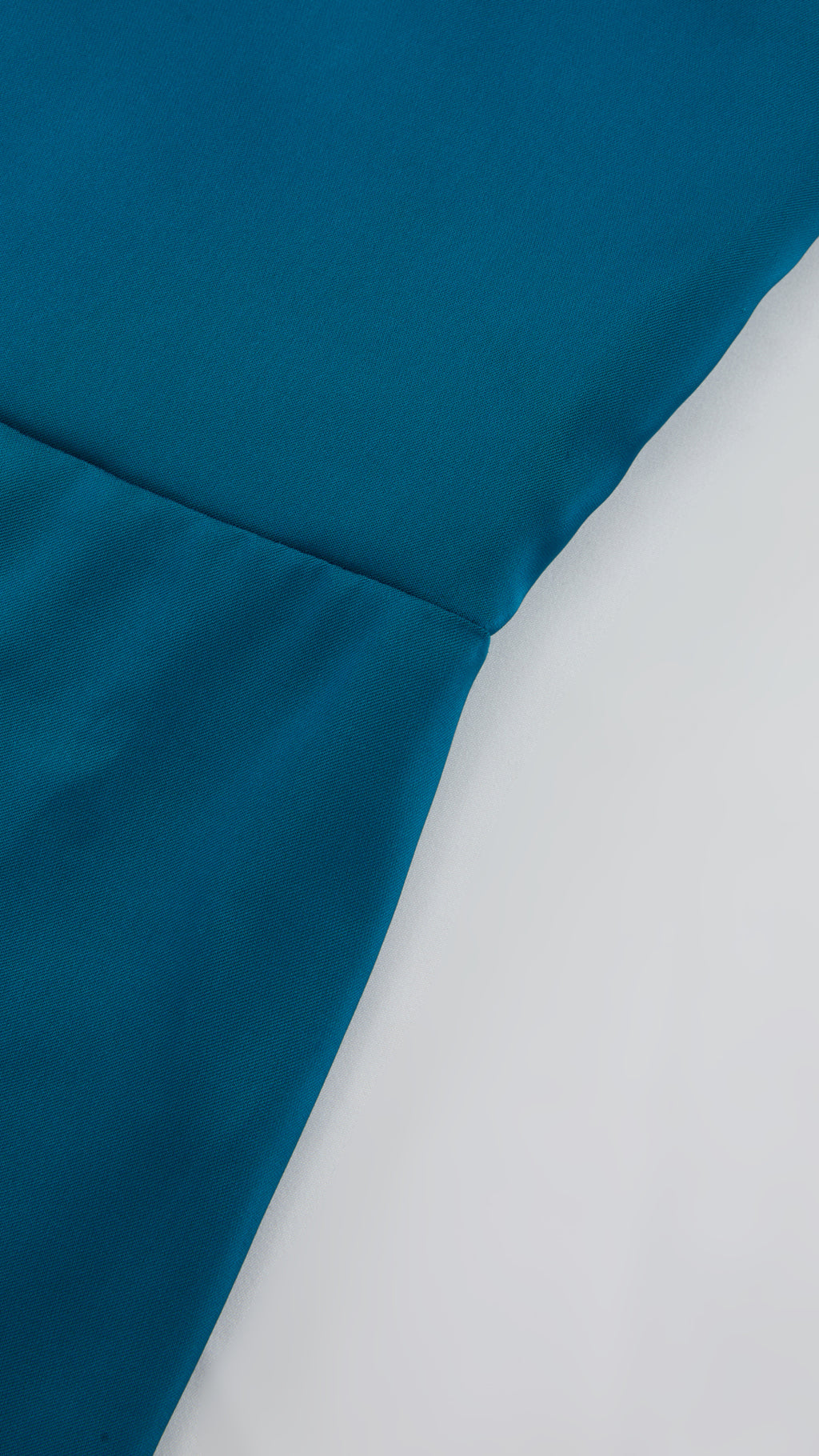 Abito Lungo Monospalla in Satin con Spacco - Eleganza Senza Tempo per Matrimoni e Serate（副本）