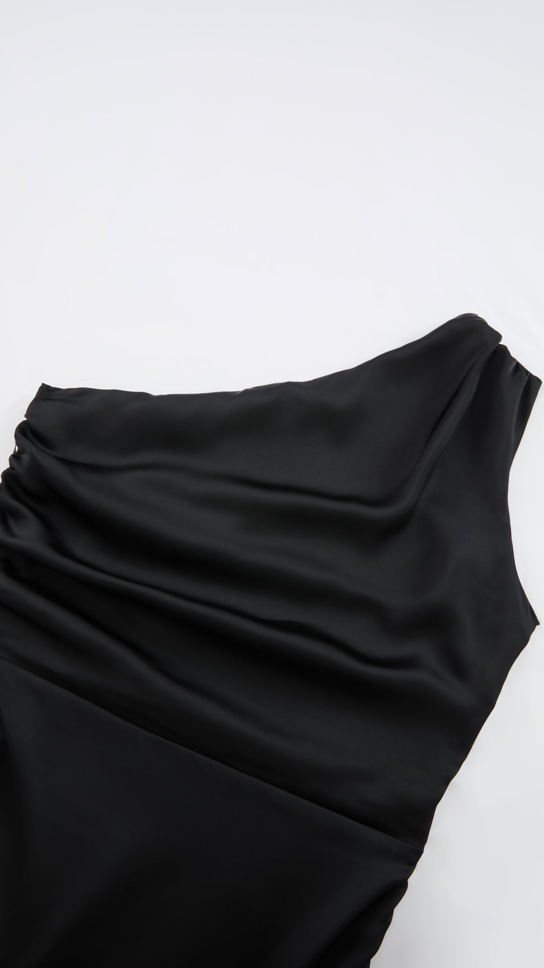 Abito Lungo Monospalla in Satin con Spacco - Eleganza Senza Tempo per Matrimoni e Serate（副本）