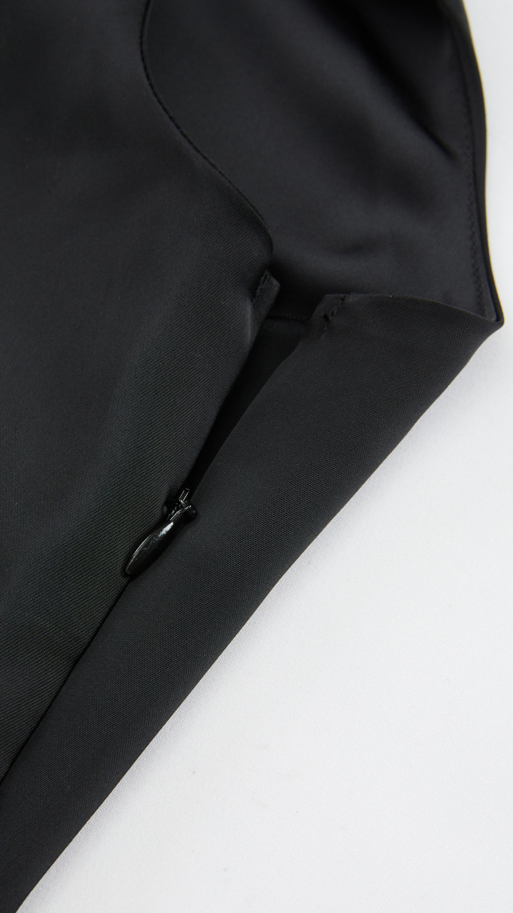 Abito Lungo Monospalla in Satin con Spacco - Eleganza Senza Tempo per Matrimoni e Serate（副本）