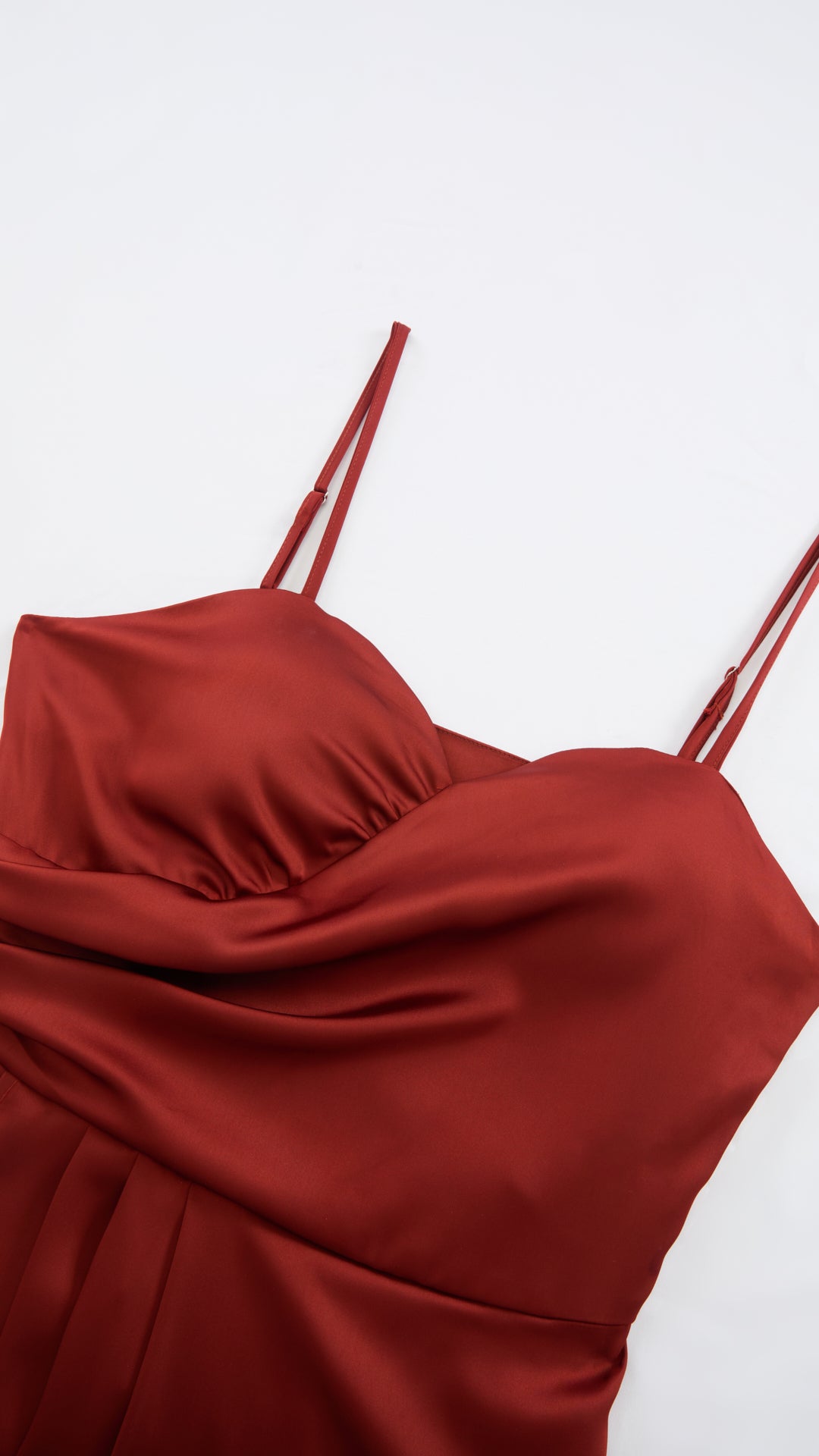 Abito Lungo a Spalline in Satin con Busto a Cuore - Eleganza per Matrimoni e Serate Speciali