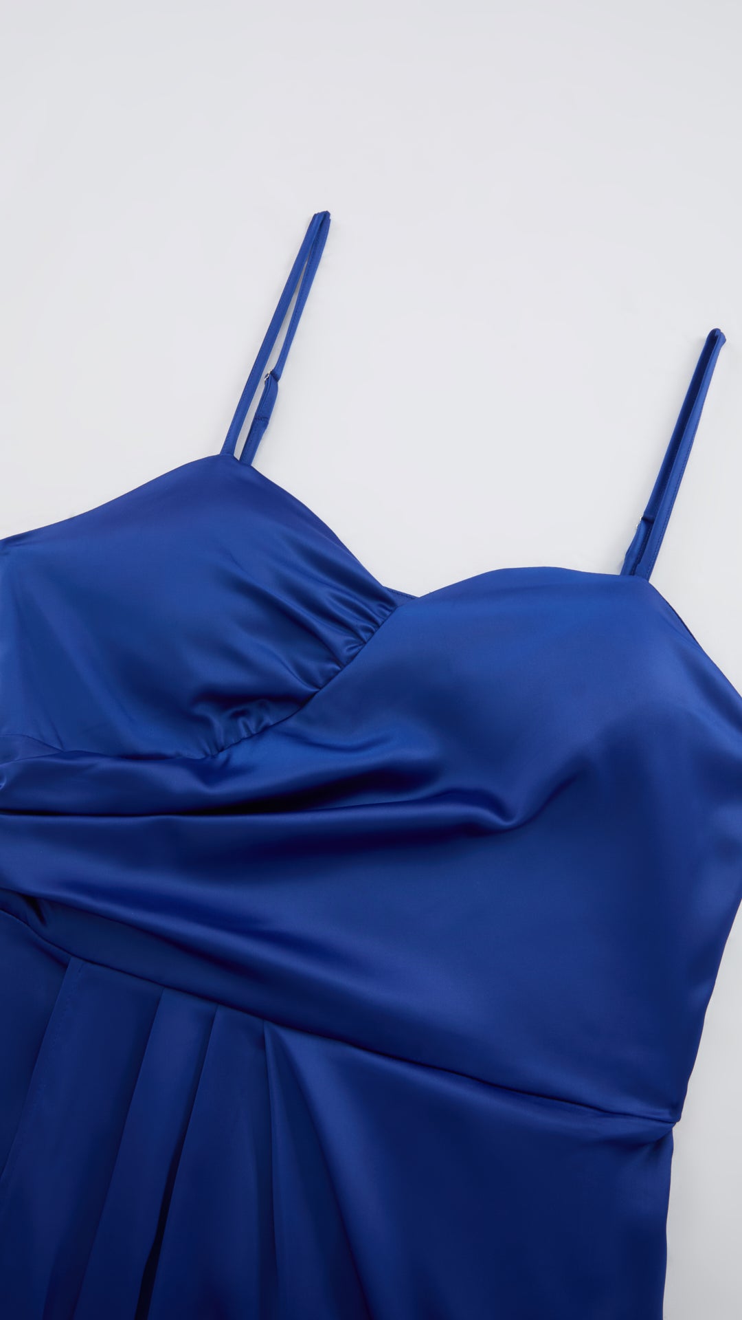 Abito Lungo a Spalline in Satin con Busto a Cuore - Eleganza per Matrimoni e Serate Speciali