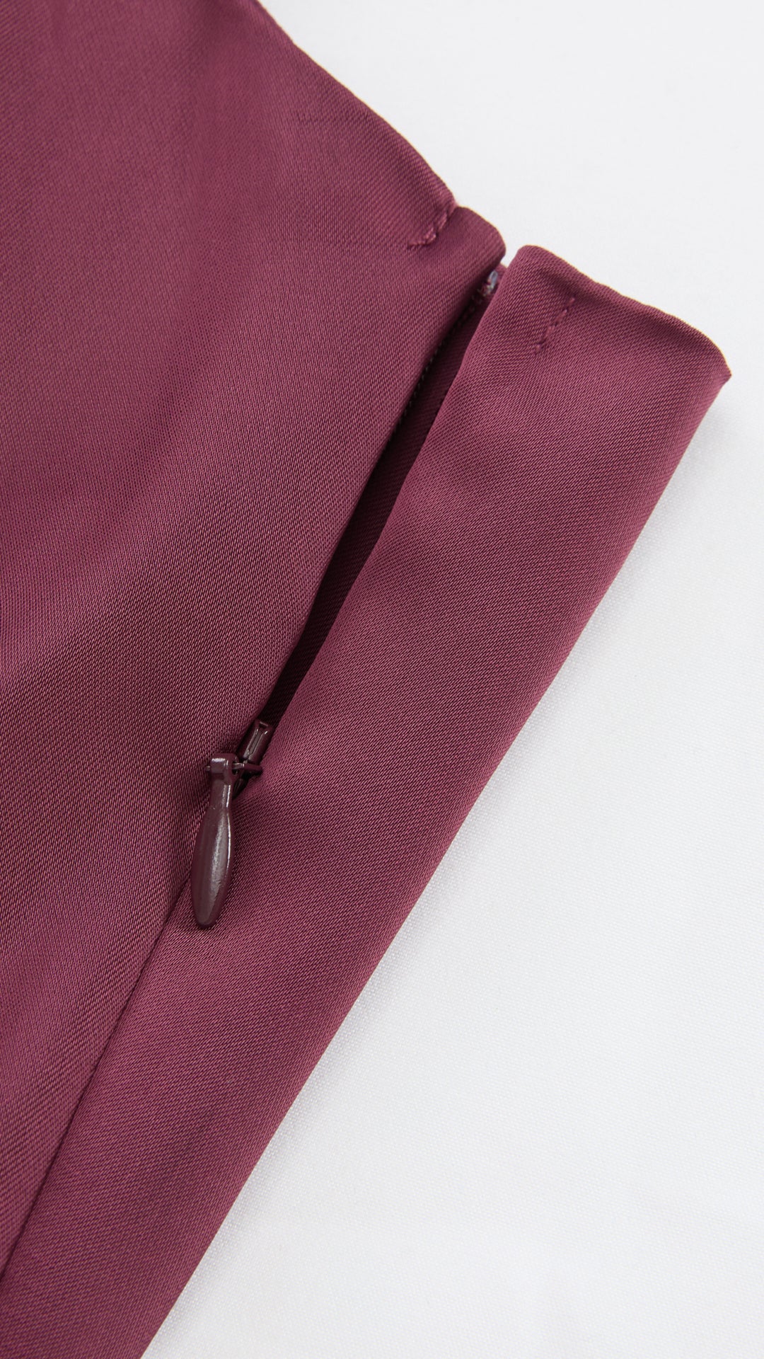 Abito Lungo a Spalline in Satin con Busto a Cuore - Eleganza per Matrimoni e Serate Speciali