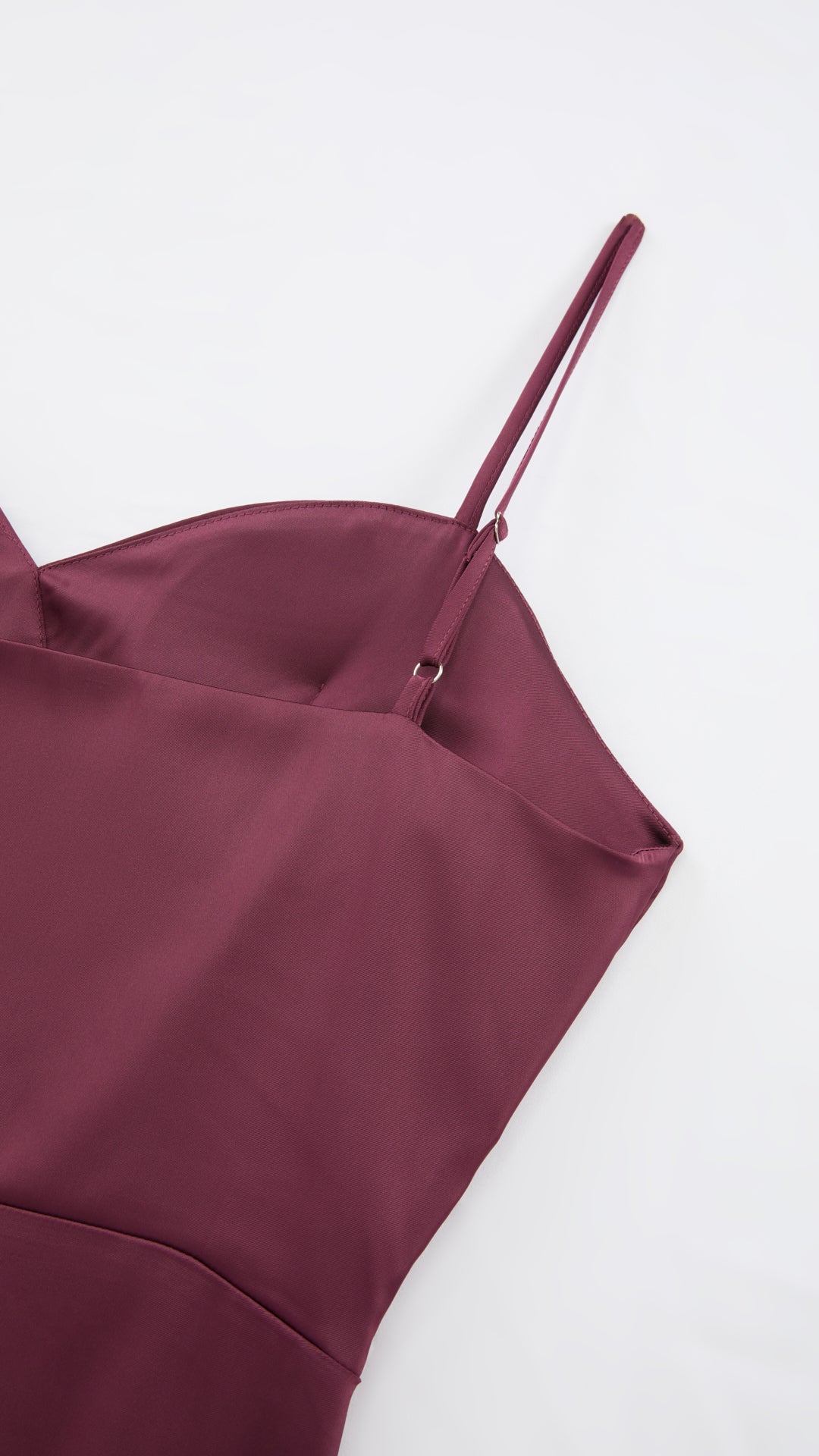Abito Lungo a Spalline in Satin con Busto a Cuore - Eleganza per Matrimoni e Serate Speciali