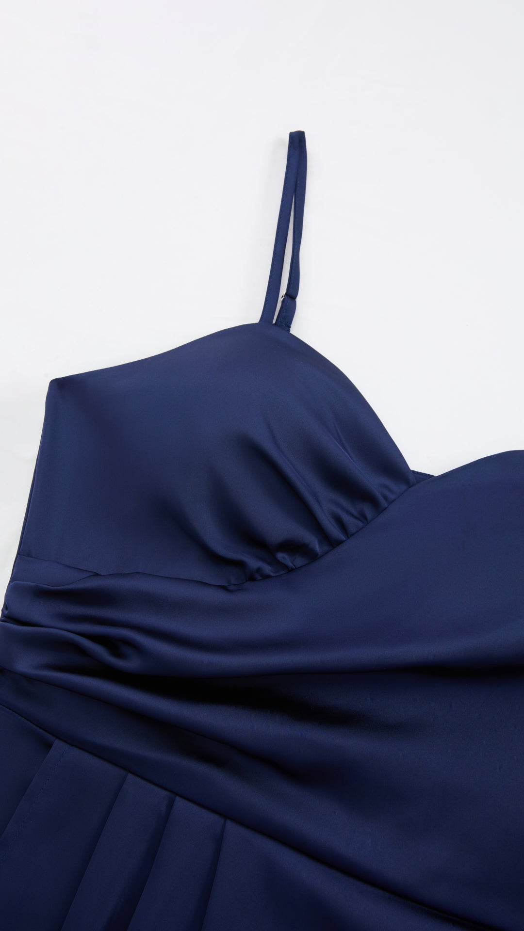 Abito Lungo a Spalline in Satin con Busto a Cuore - Eleganza per Matrimoni e Serate Speciali