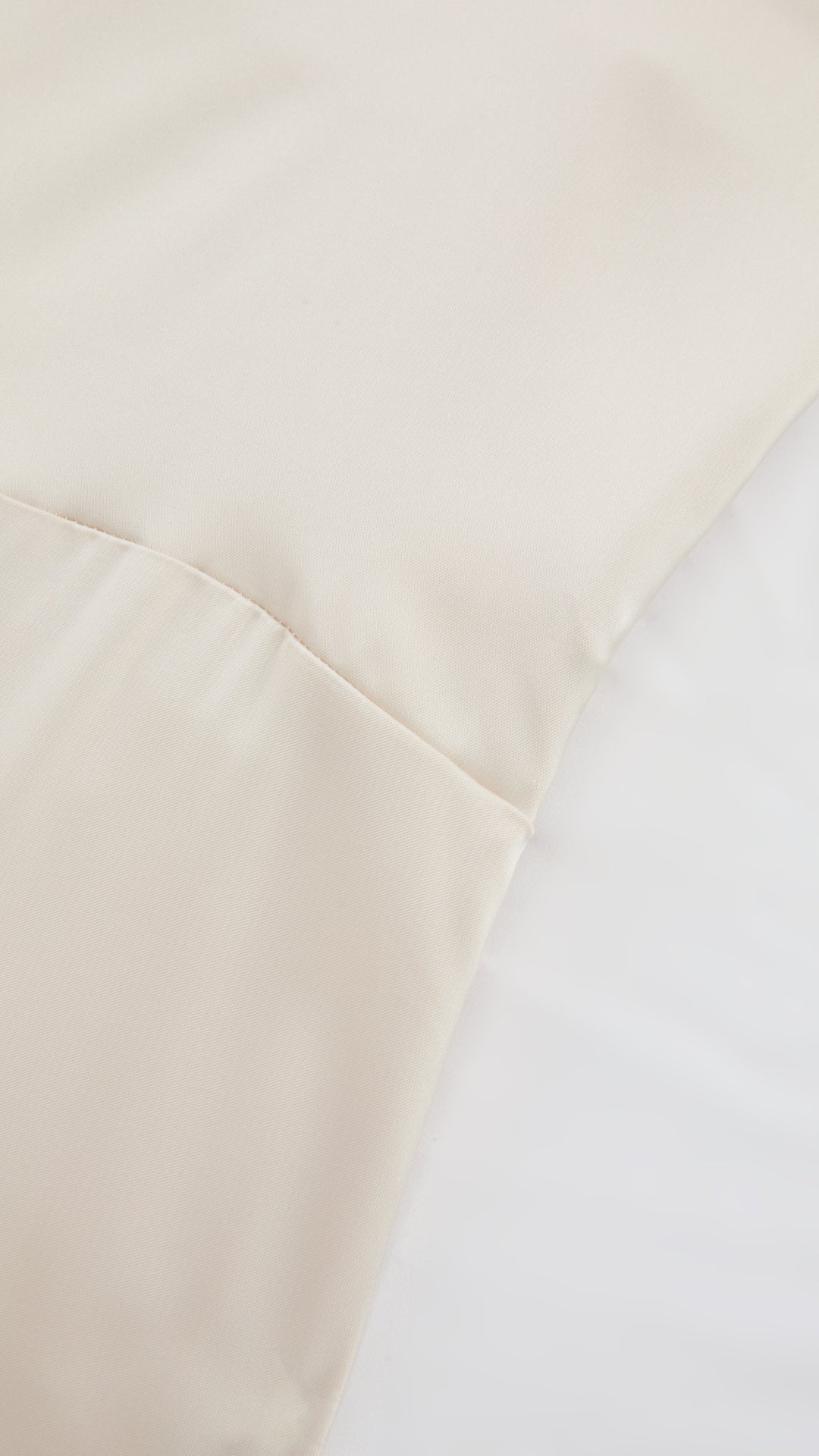 Abito Lungo a Spalline in Satin con Busto a Cuore - Eleganza per Matrimoni e Serate Speciali