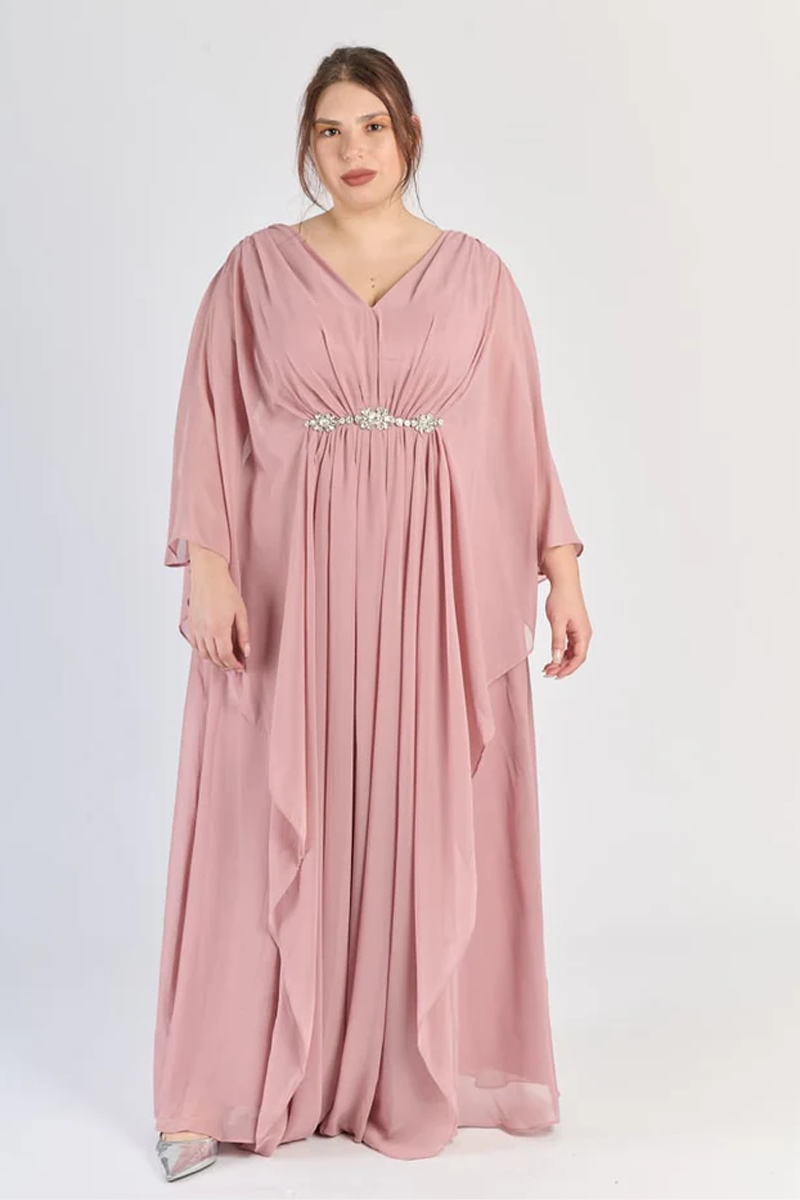 Rochie „Callista” – Rochie lungă drapată cu mâneci tip capă (Mărimi mari)