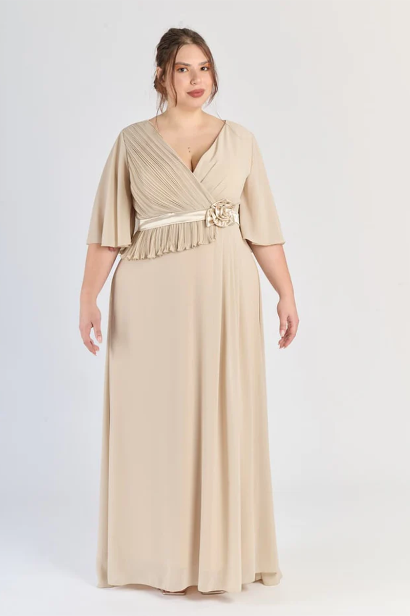 Rochie „Sorellea” – Rochie lungă de ceremonie cu drapaj asimetric (mărimi mari) 