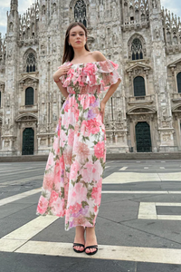 Abito “Ortensia” – Vestito Lungo a Fiori con Spalle Scoperte e Volant Romantici