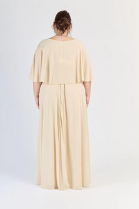 Abito “Malina” – Vestito Lungo da Cerimonia con Maniche a Mantella e Dettaglio Gioiello (Taglie comode)