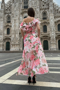 Abito “Ortensia” – Vestito Lungo a Fiori con Spalle Scoperte e Volant Romantici