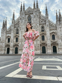 Abito “Ortensia” – Vestito Lungo a Fiori con Spalle Scoperte e Volant Romantici