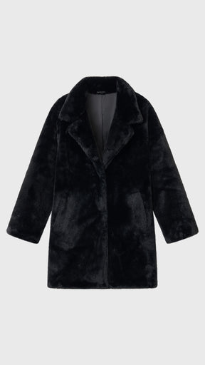 Cappotto medio in peluche sintetica con colletto a revers