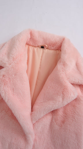 Cappotto medio in peluche sintetica con colletto a revers